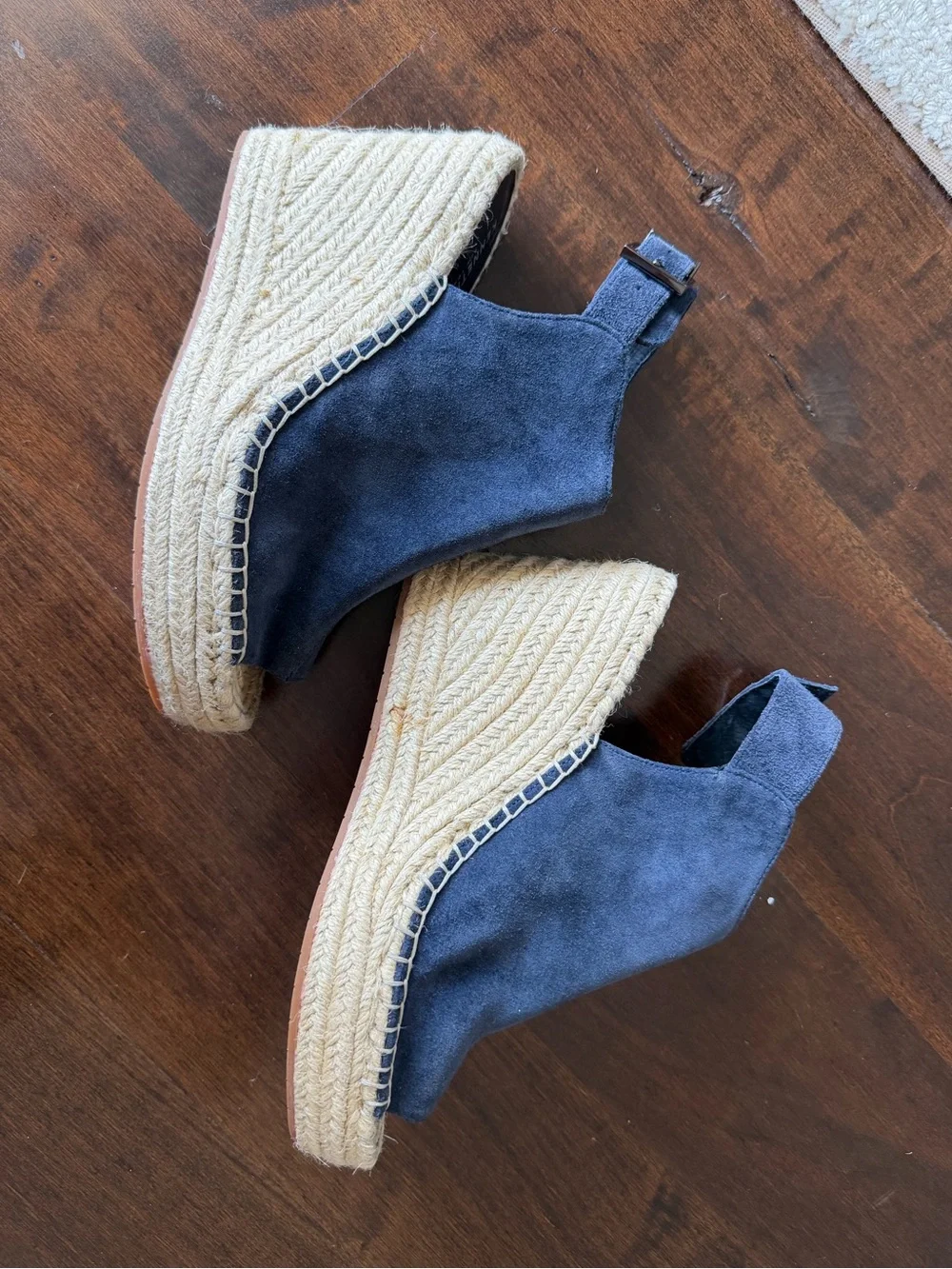 Kenneth Cole suede upper